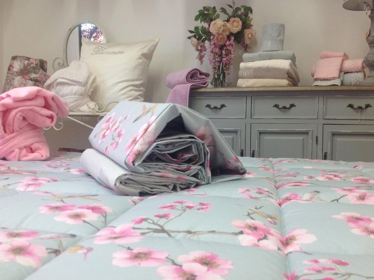 Biancheria floreale per il letto