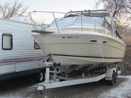 image-279014-586697-secure-rv-storage.jpg?1436962884258