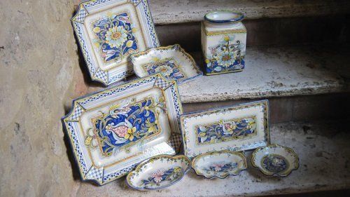 cornici e portagioie in ceramica decorati a mano