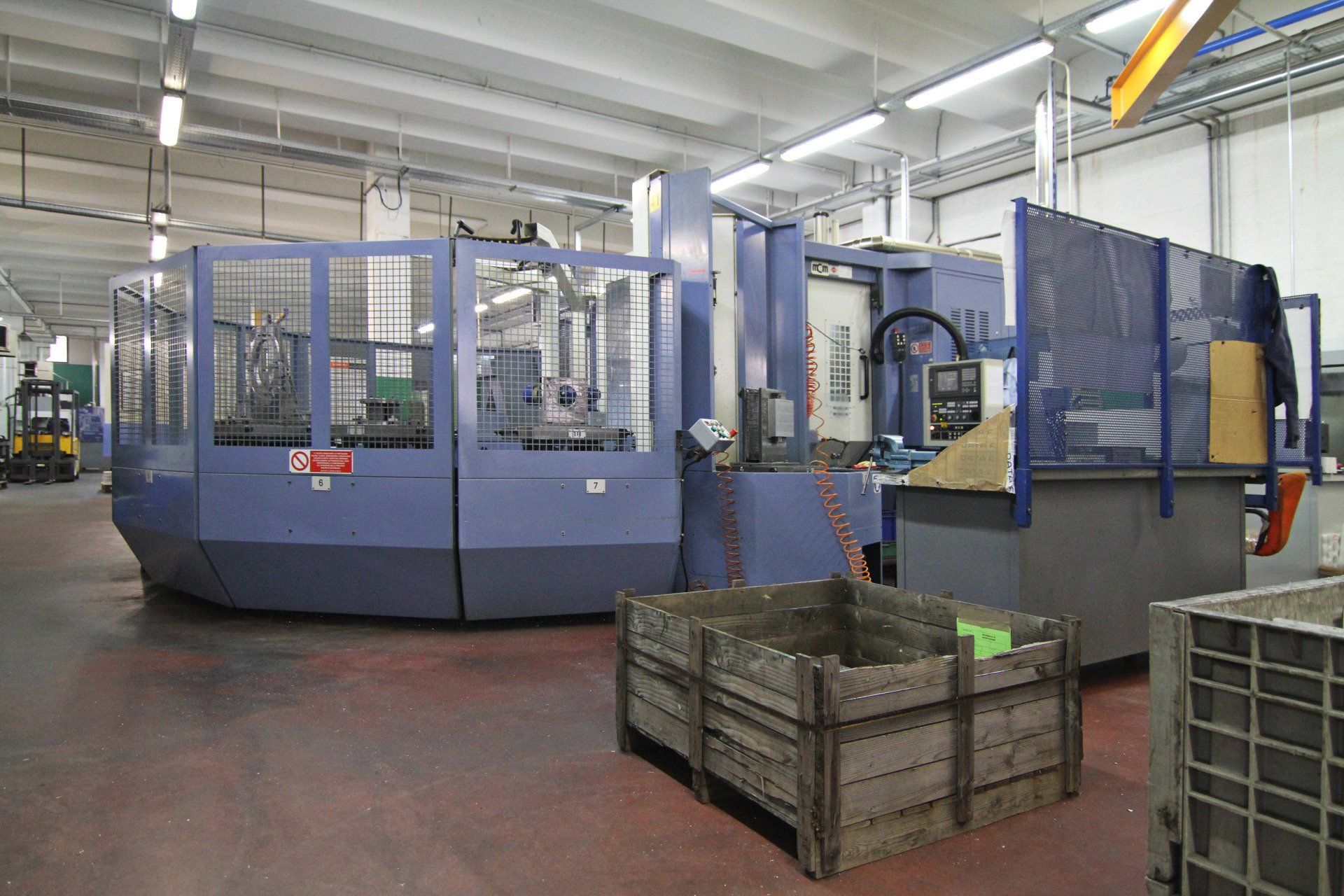 laboratorio con macchinari CNC
