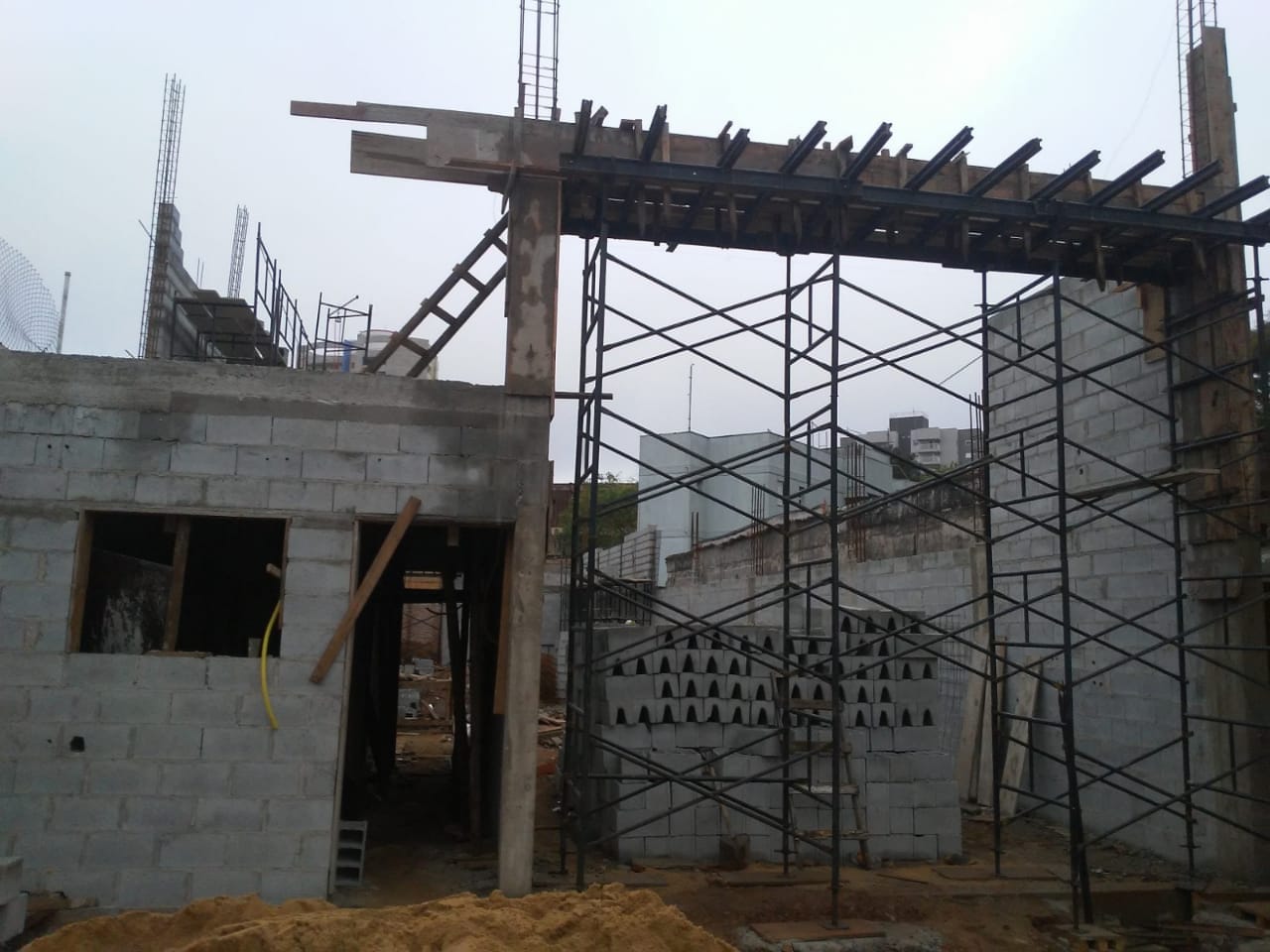 Torre de Escoramento em Vigas Equimax
