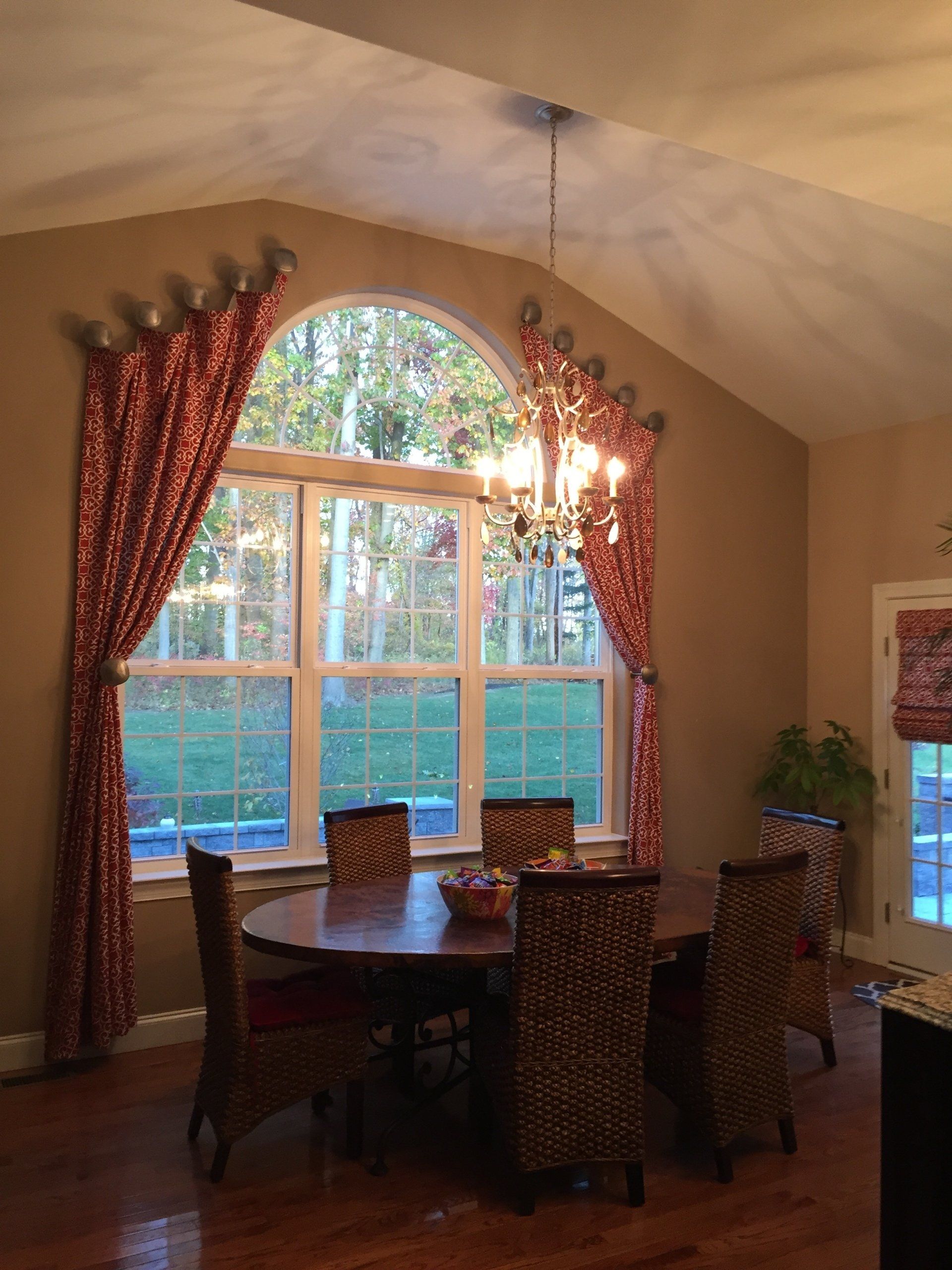 A dramatic showcase for the large wall!.. Gorgeous 'droopy drapes' hung from Fleur-de-lis medallions really make a statement in this grand entrance way!
