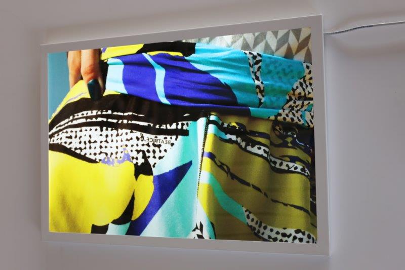 vista frontale di quadro luminoso