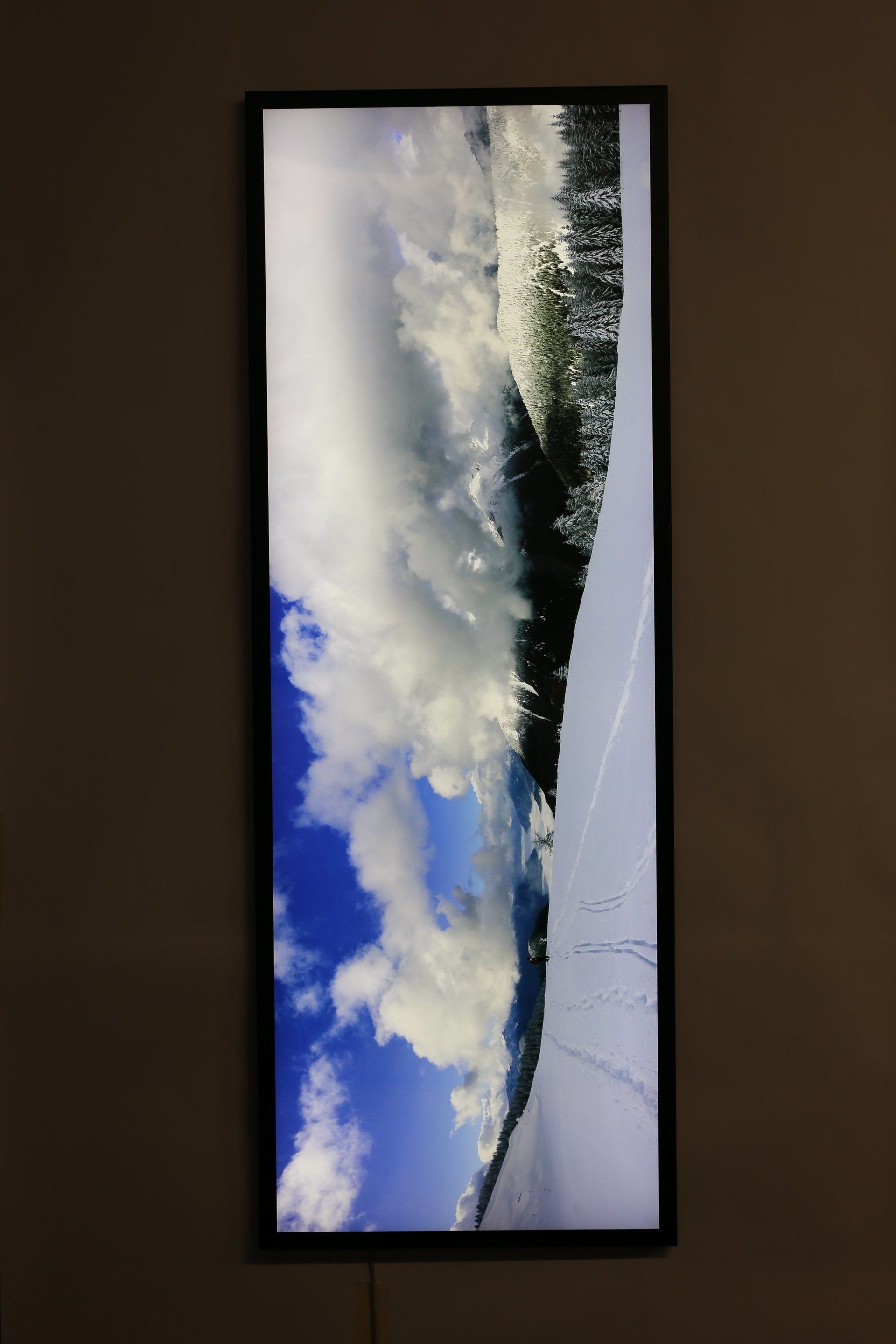 un quadro luminoso di un paesaggio