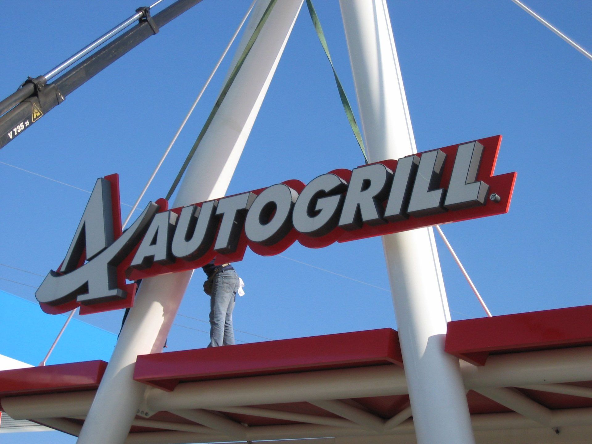 particolare di insegna autogrill