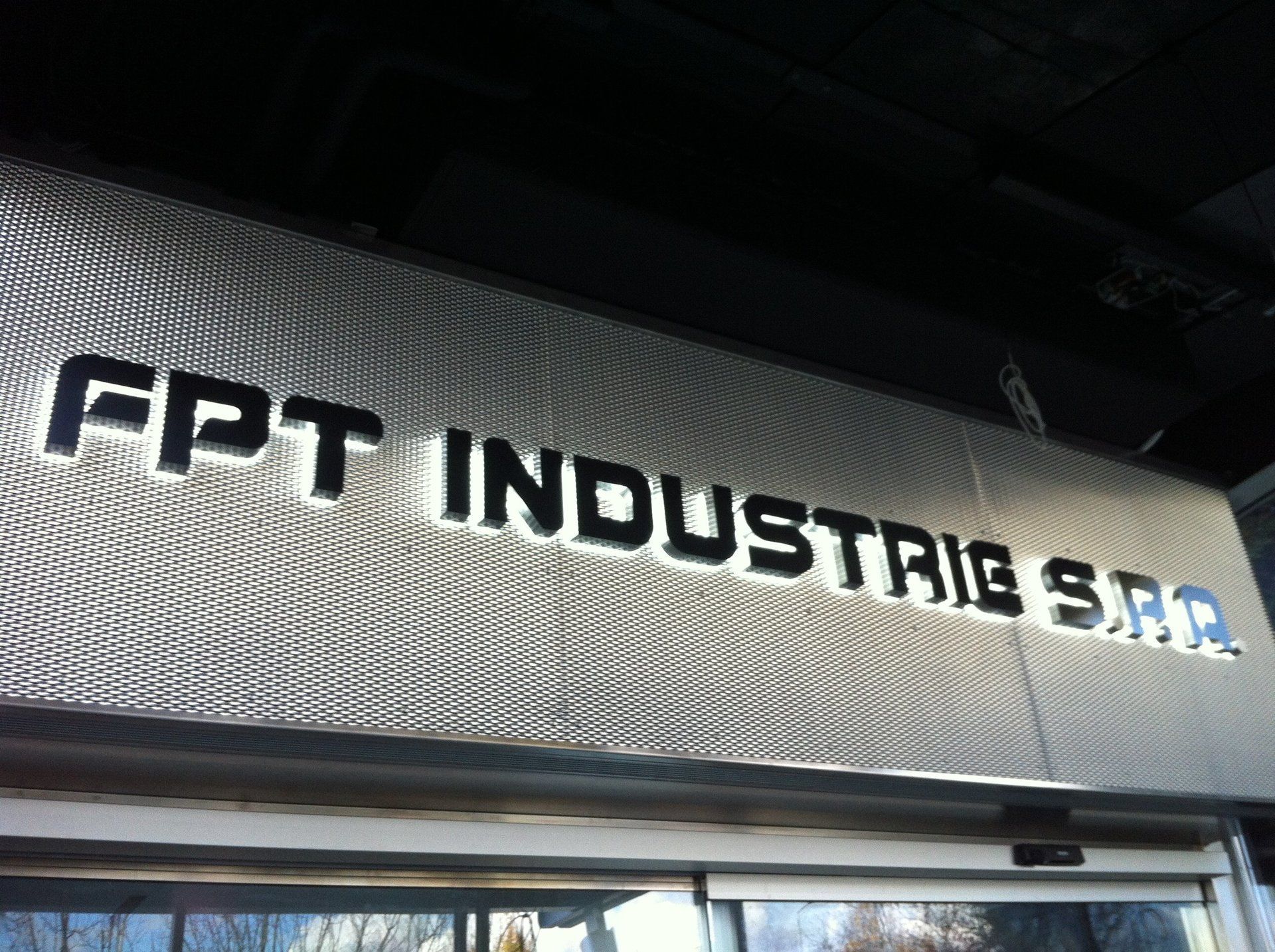 scritta luminosa fpt industrie