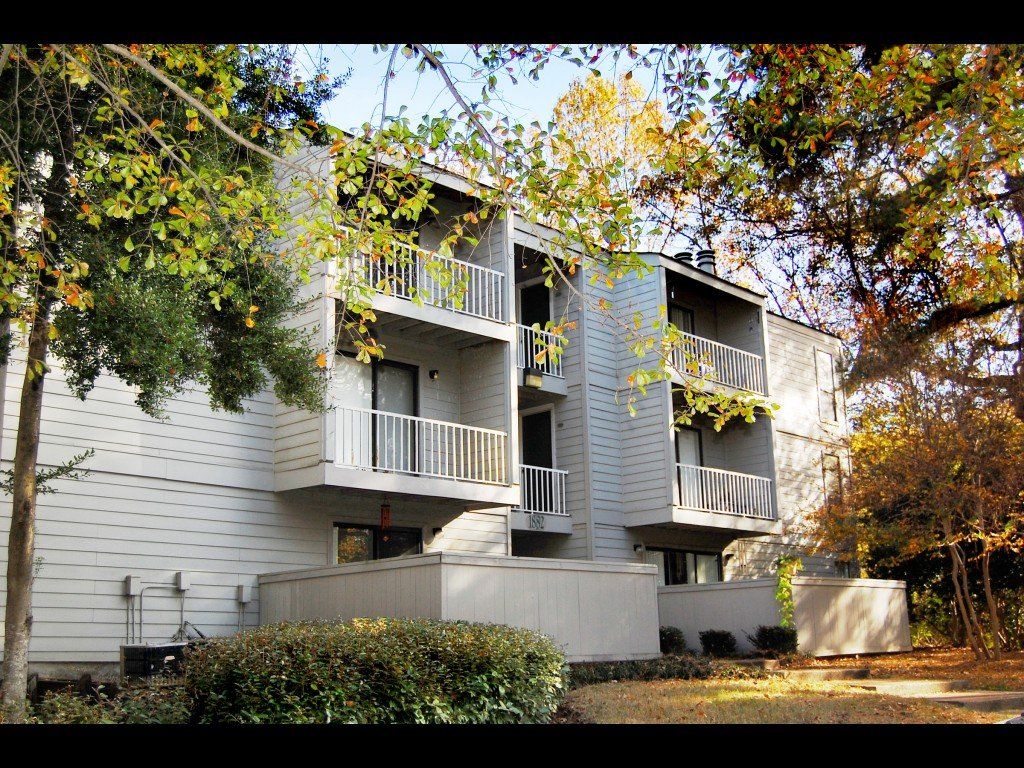 Poplar Pines Apartments