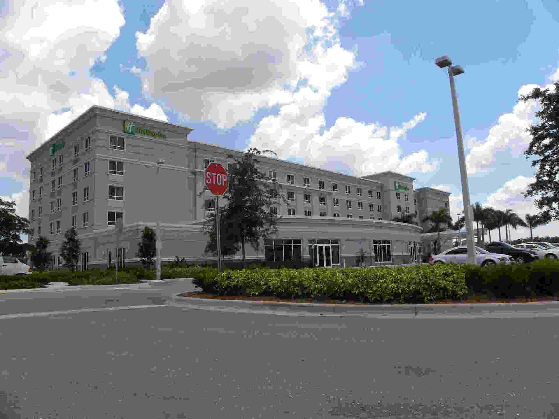 White Buildings — Closers in Brandon, FL
