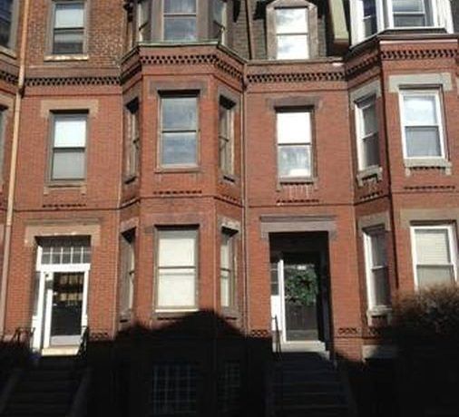 East 8th St Property Photo