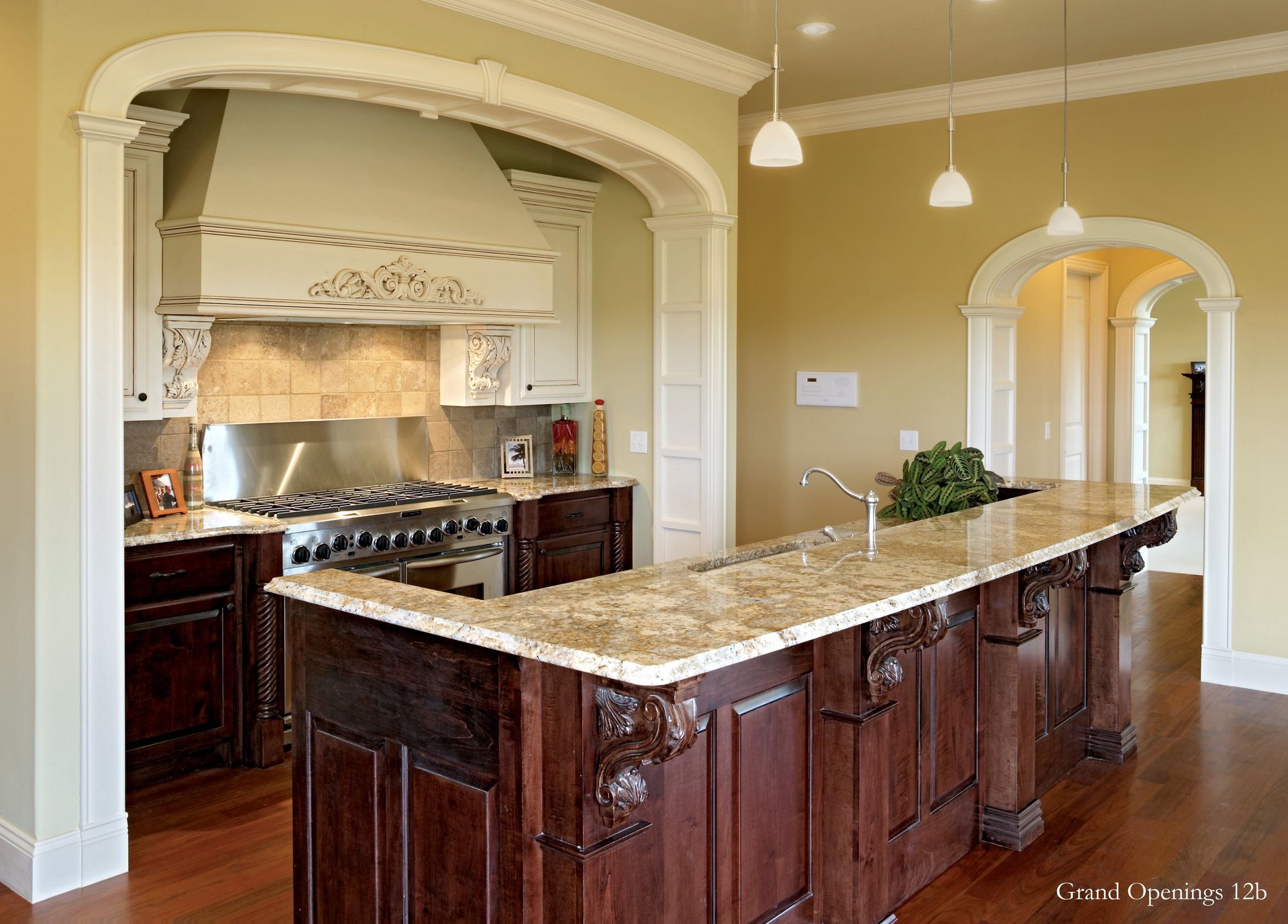 archway over kitchen