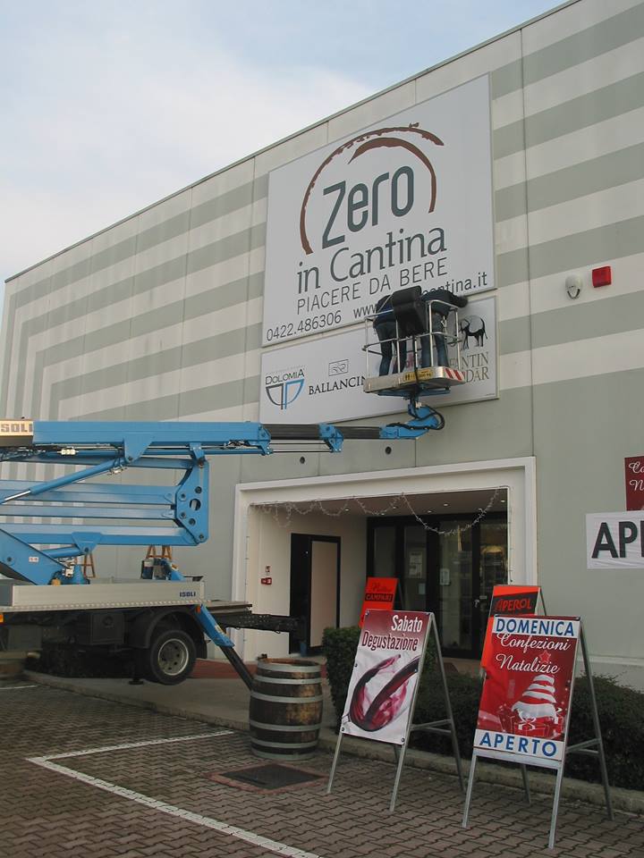 Cartellone pubblicitario per azienda