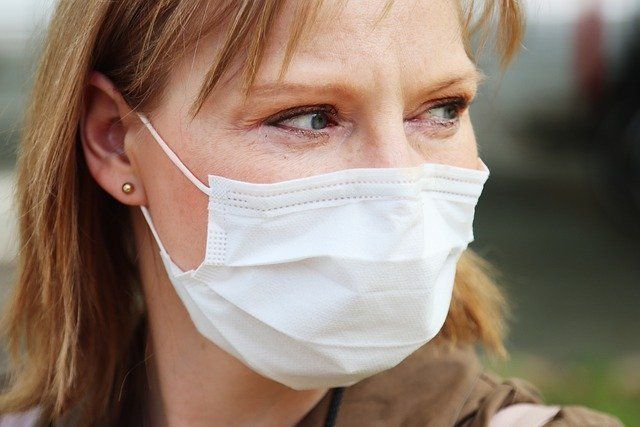 Lady in sugical mask
