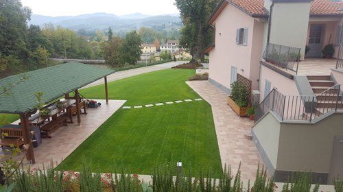 Giardino all'esterno di una villa