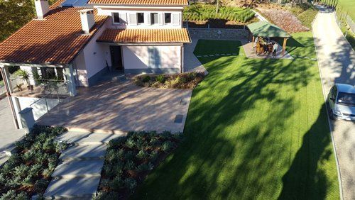 Giardino all'esterno di una casa