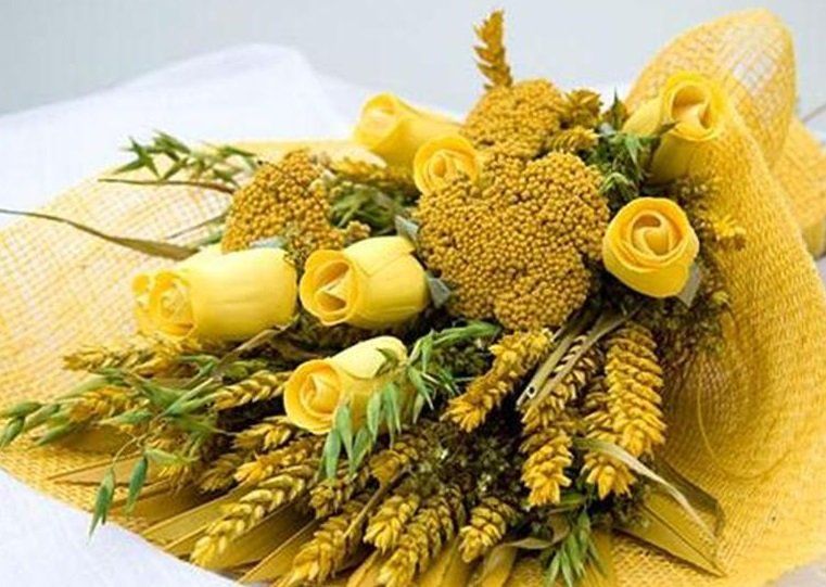 Mazzo di fiori con spighe di grano
