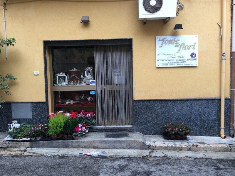 Esterno del negozio di fiori