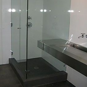 A new glass wall place by expert glazier Bob