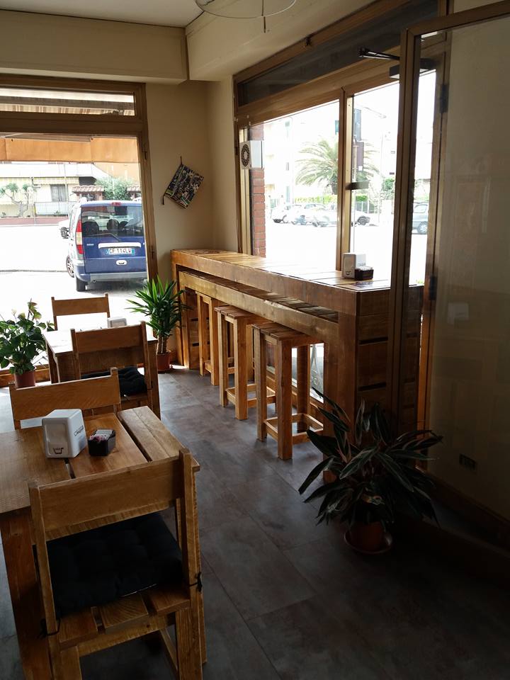 arredo bar in legno