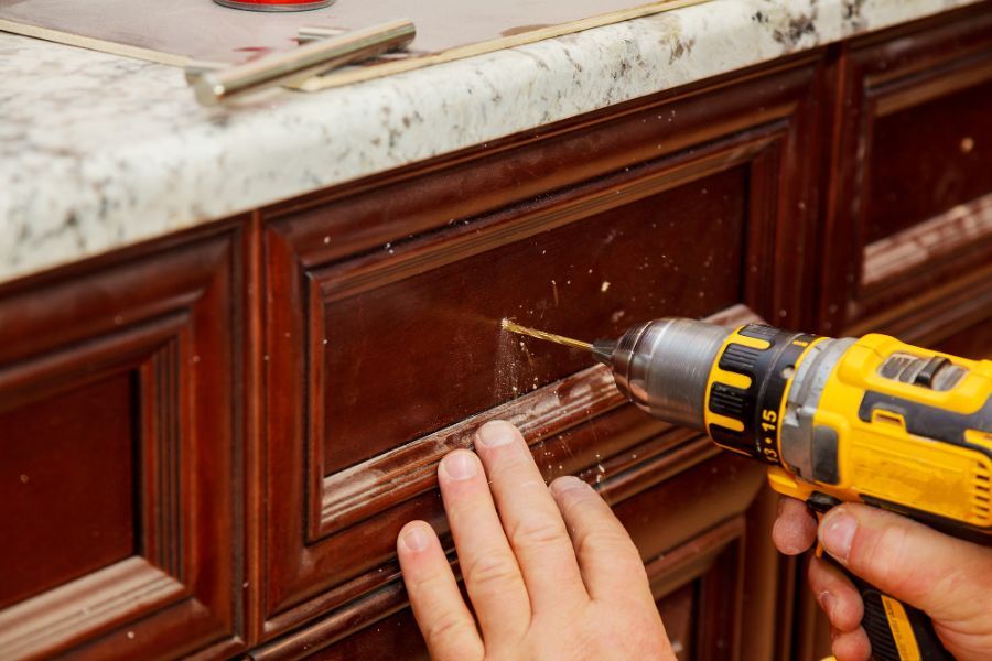 riparazione mobile in legno a domicilio