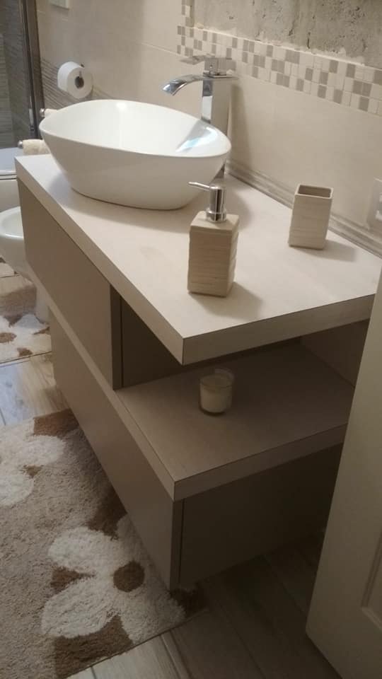 mobiletto bagno in legno