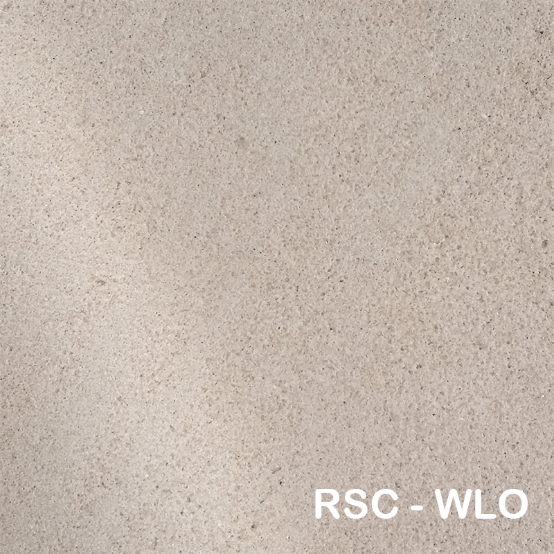 Teksturowana powierzchnia betonowa w kolorze jasnobrązowym z etykietą „RSC-WLO”.