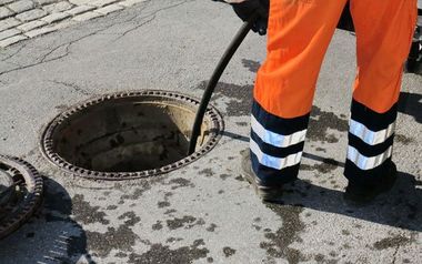 commercial septic tank emptying
