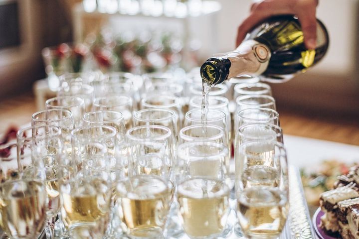 Flute di spumante nel ristorante per eventi