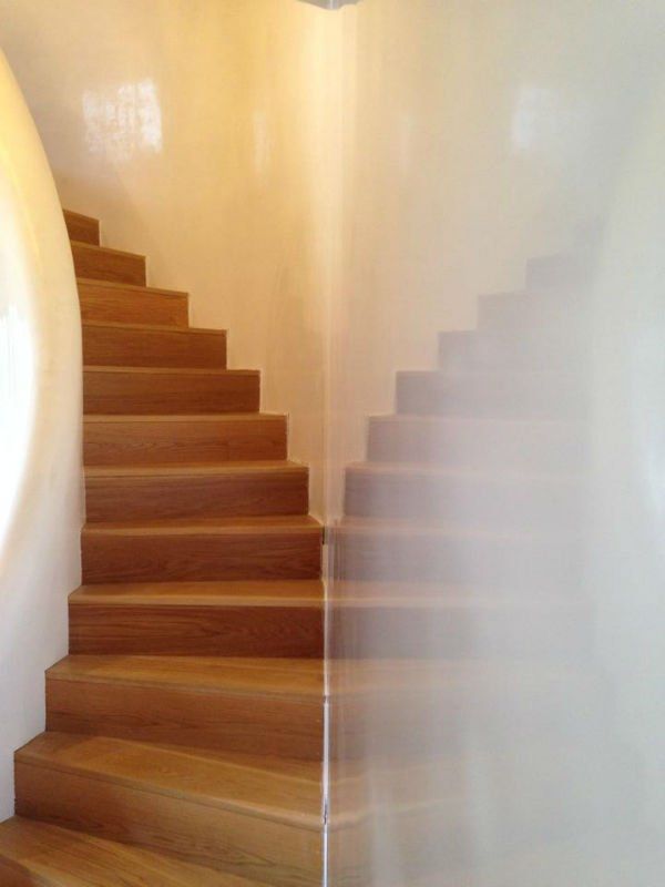 venetian plastery dark beige wood stairs
