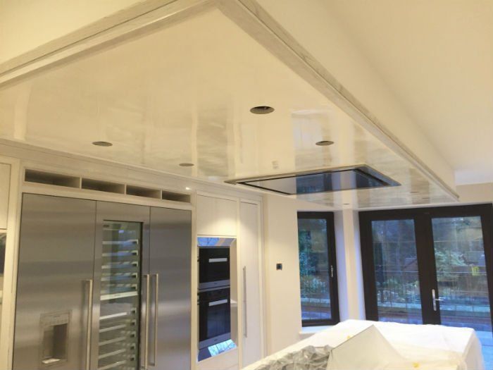 venetian plastery white shiny kitchen