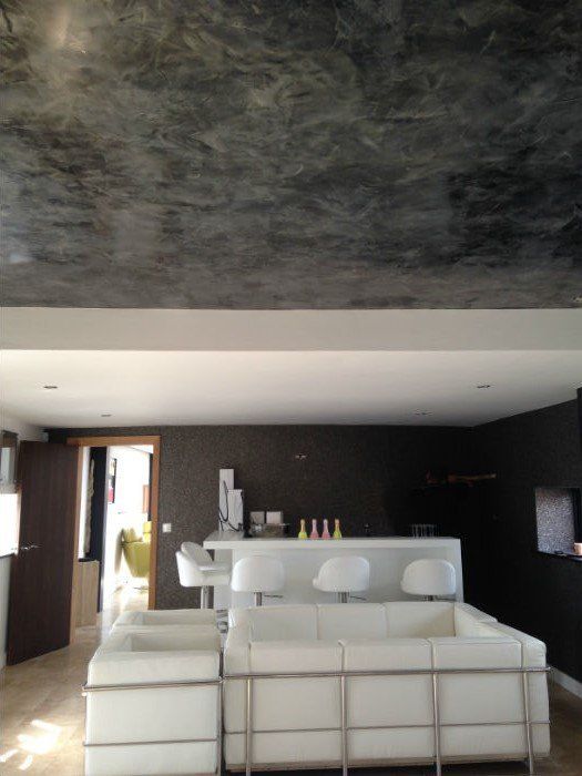 venetian plastery grey marble room with white furniture