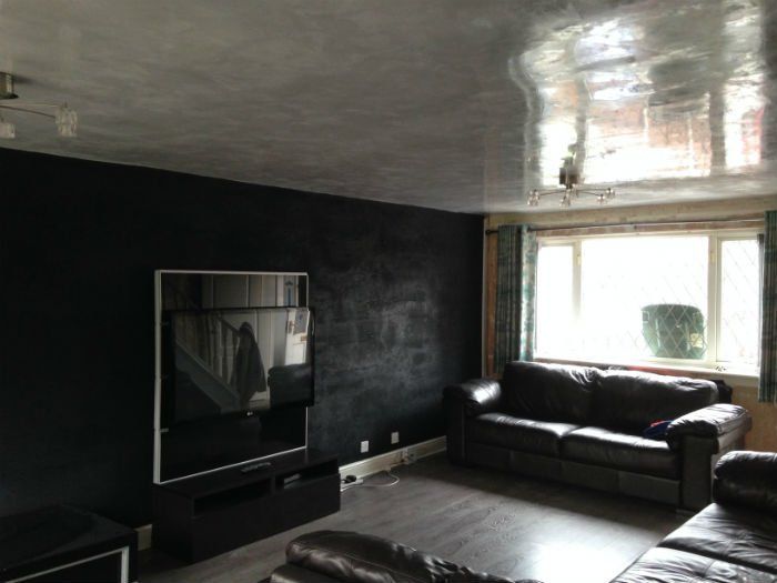 venetian plastery grey and black minimalist room