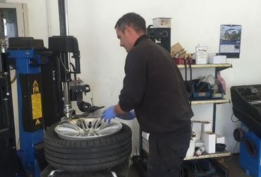 Tyre fitting