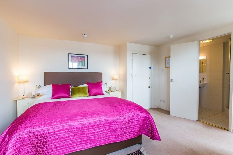 B&B Double Room Guest Accommodation Chipping Sodbury, Bristol