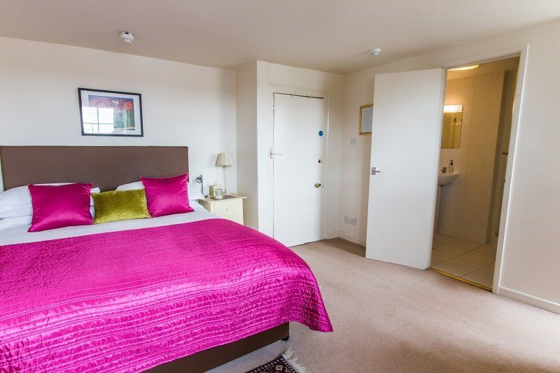 B&B Double Room Guest Accommodation Chipping Sodbury, Bristol