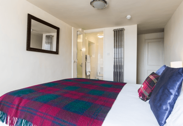 B&B Double Room Guest Accommodation Chipping Sodbury, Bristol