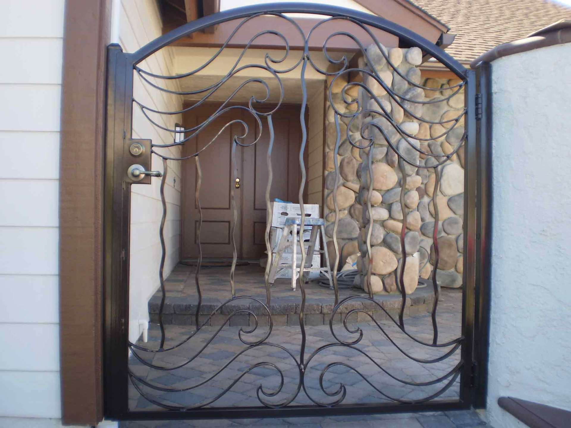 Modern Gate — Ste. K Santee, CA — Sam's Fencing Inc.