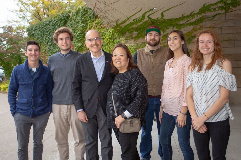 Students with Ambassador James Zumwalt