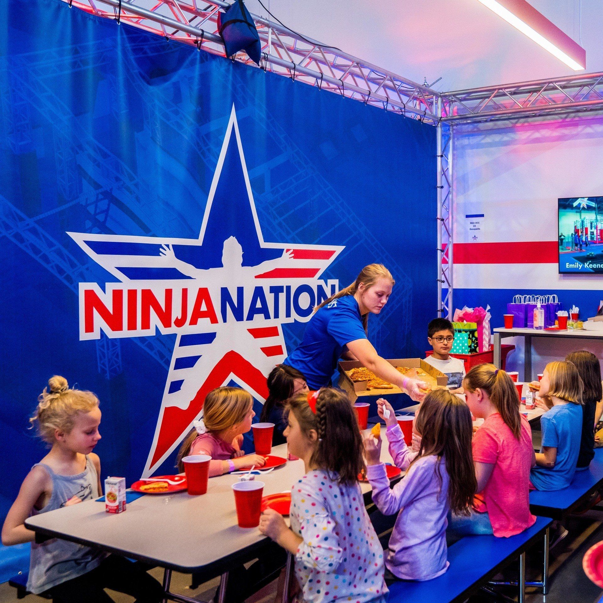 kids eating birthday cake at a Ninja Nation birthday party.
