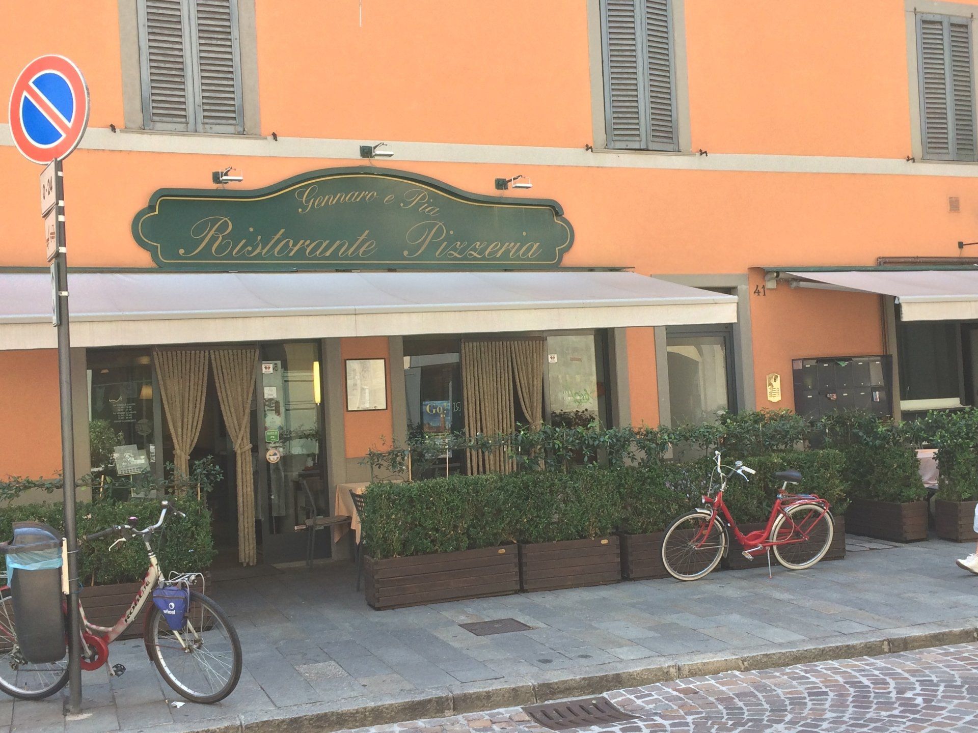 Pasticceria Sant'Anna Bergamo, bar storico, via Borgo Palazzo Bergamo.