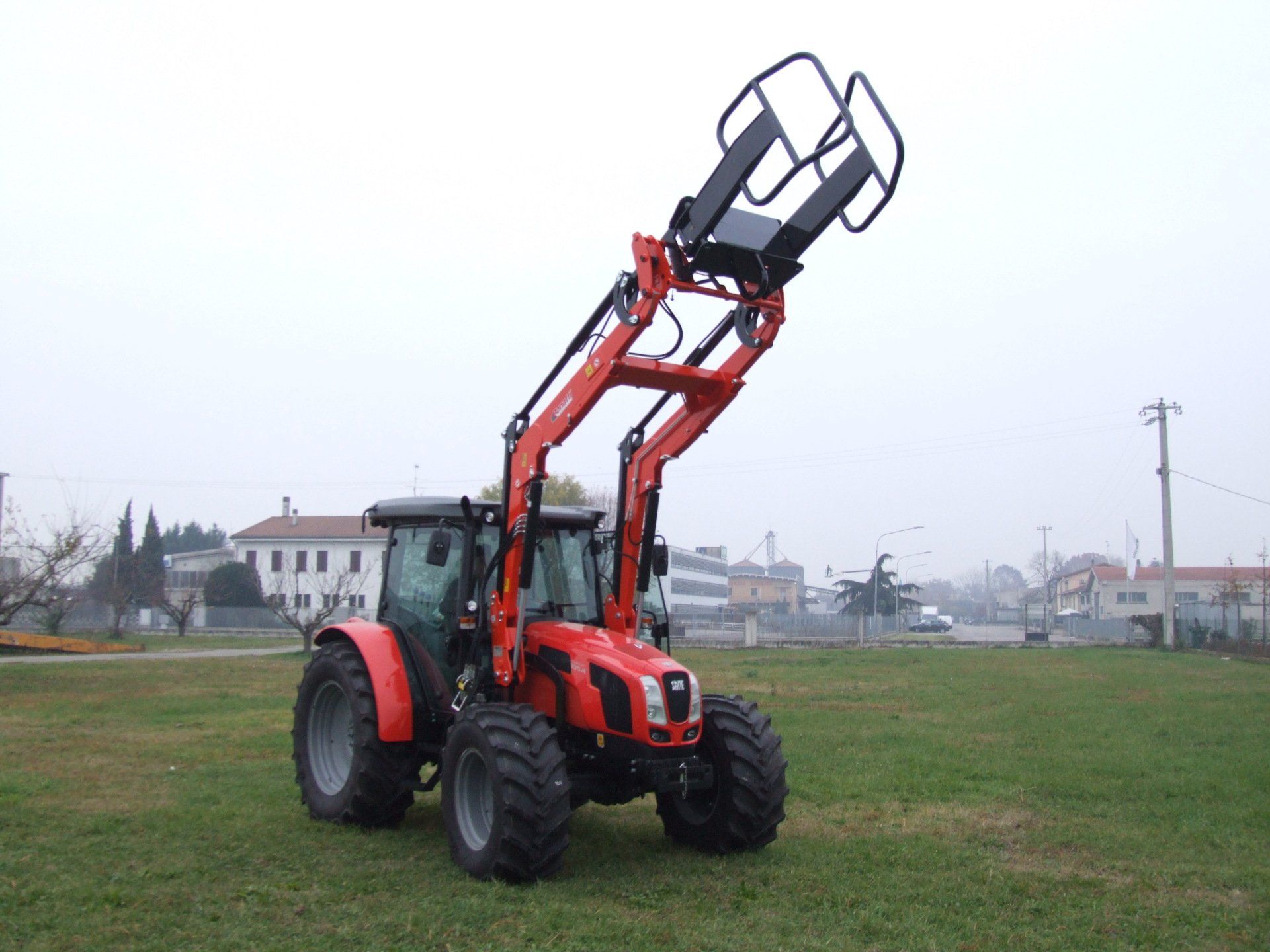 Caricatore frontale Mod. CF3 Pinza rotoballe fasciate