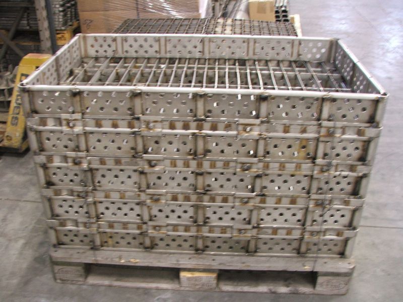 produzione in serie di cesti di acciaio