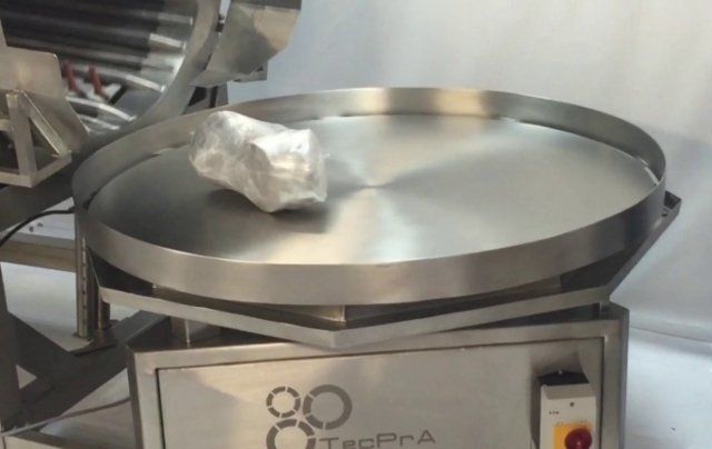 Descubre las ventajas de usar una mesa giratoria en tu negocio