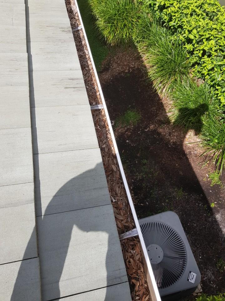 Cleaning Dirty Gutter — Beach, FL — Enterprise Seamless Gutters