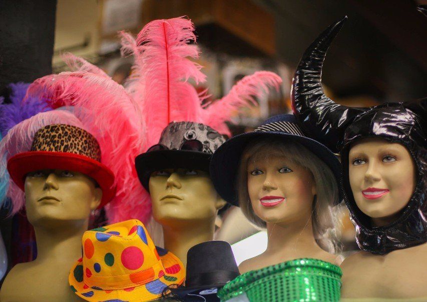bowler hats, top hats, devil hats
