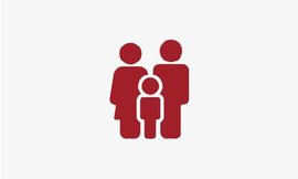 Ein rotes Symbol einer Familie mit zwei Personen und einem Kind.