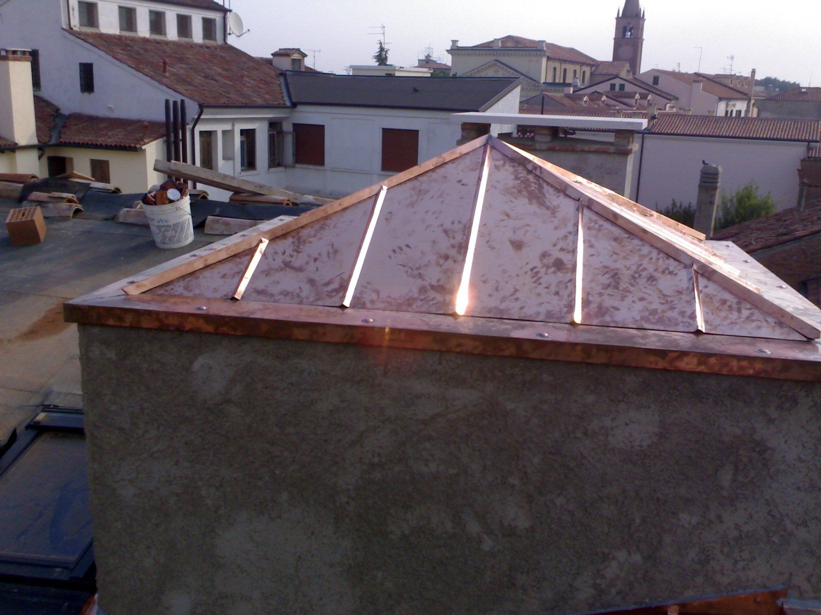 vista di un tetto ripristinato