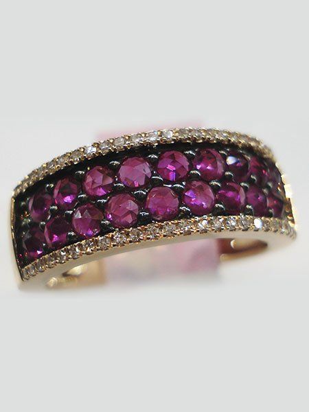 Anillo con rubíes y brillantes en oro rose 18k