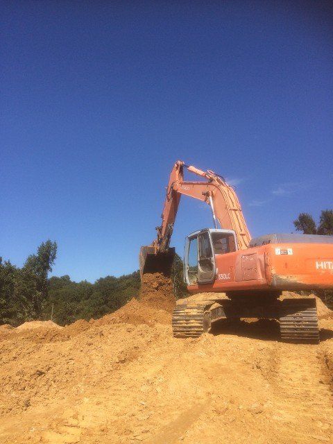 Orange excavator - Earthmoving in Chesapeake, Ohio