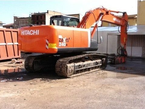 escavatore parcheggiato