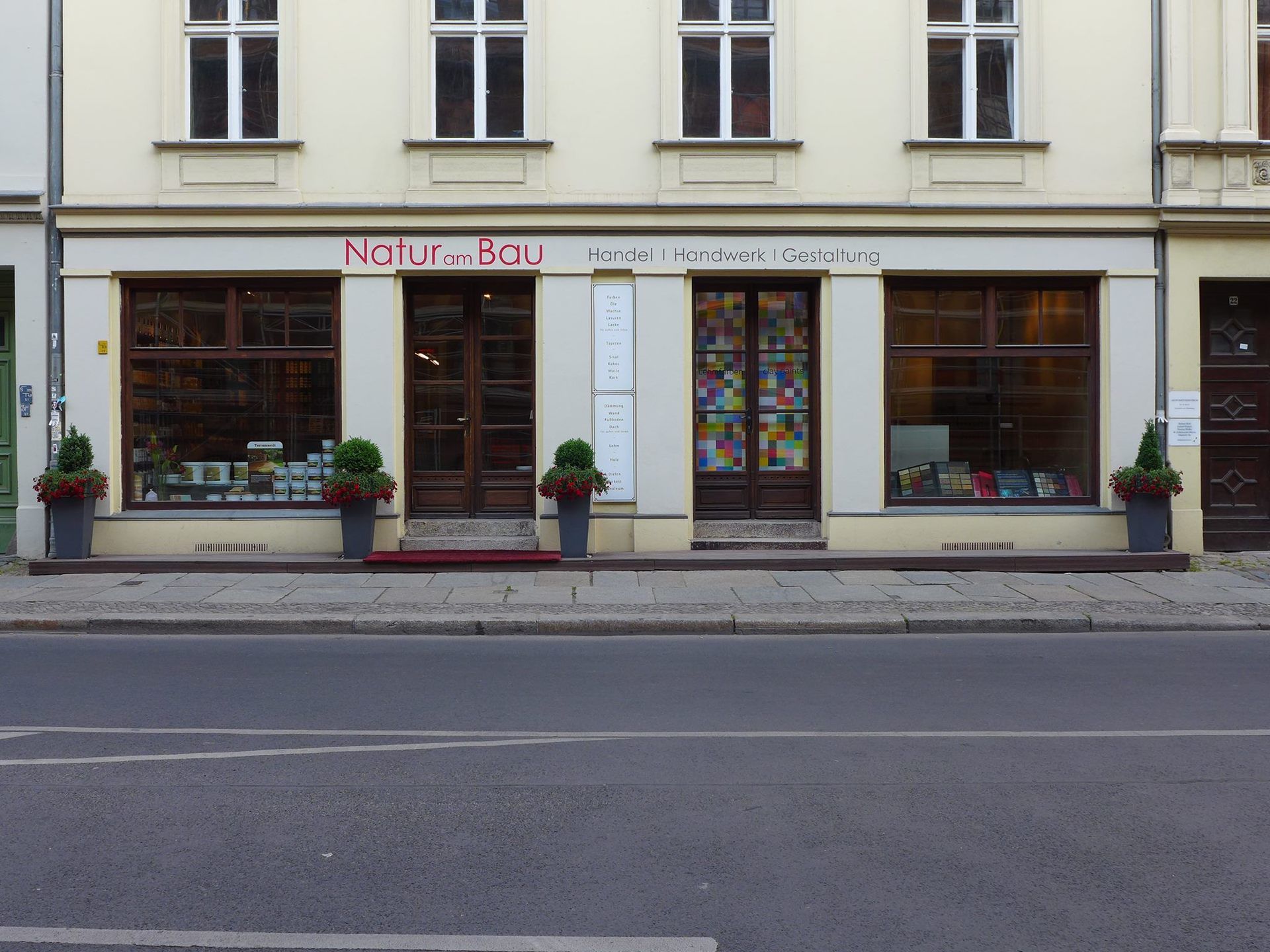 Eine Ladenfront mit dem Wort „Natur“ darauf